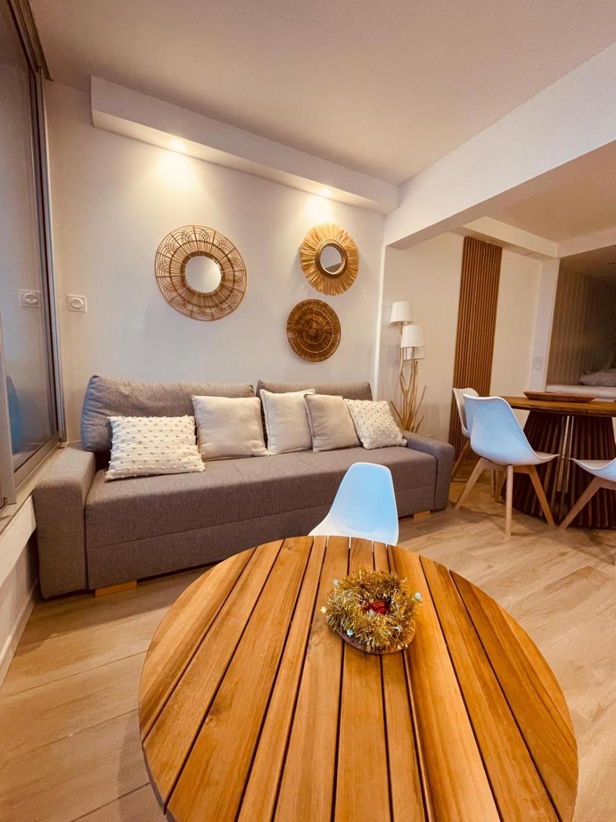 Front De Renove Apartment