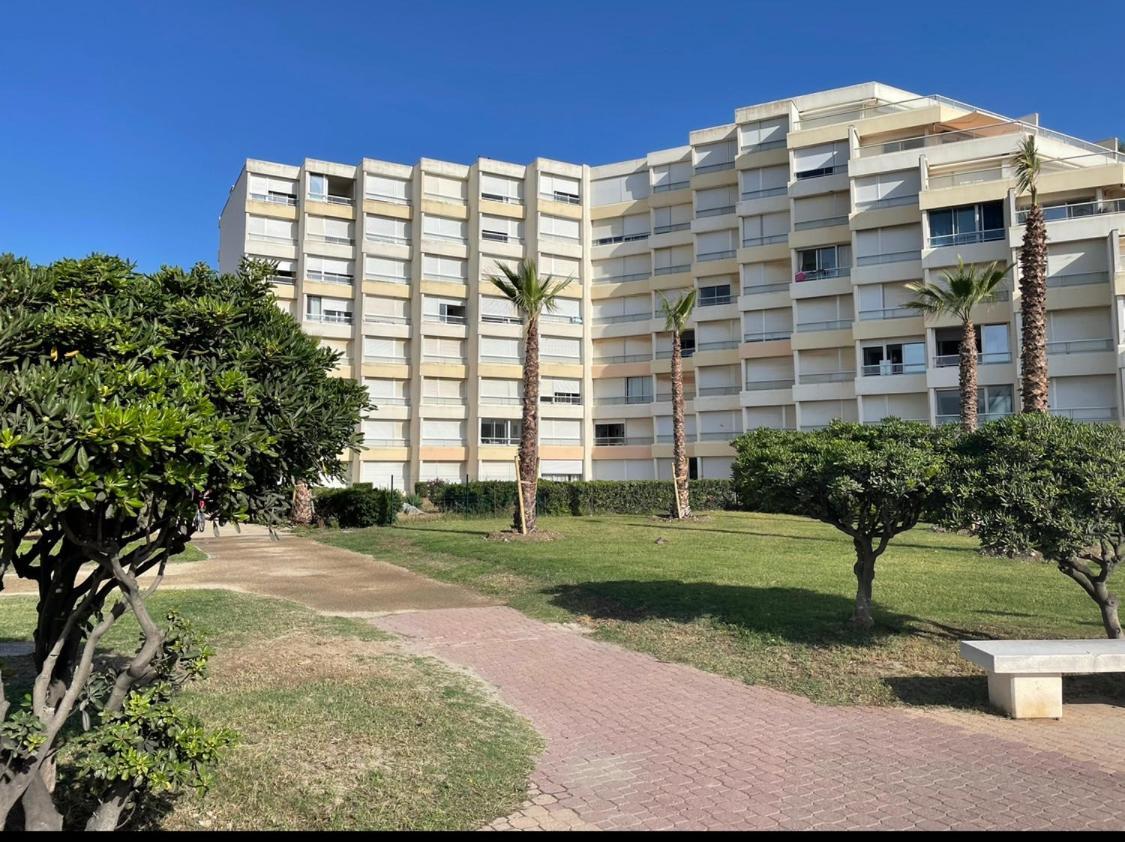 Front De Renove Apartment