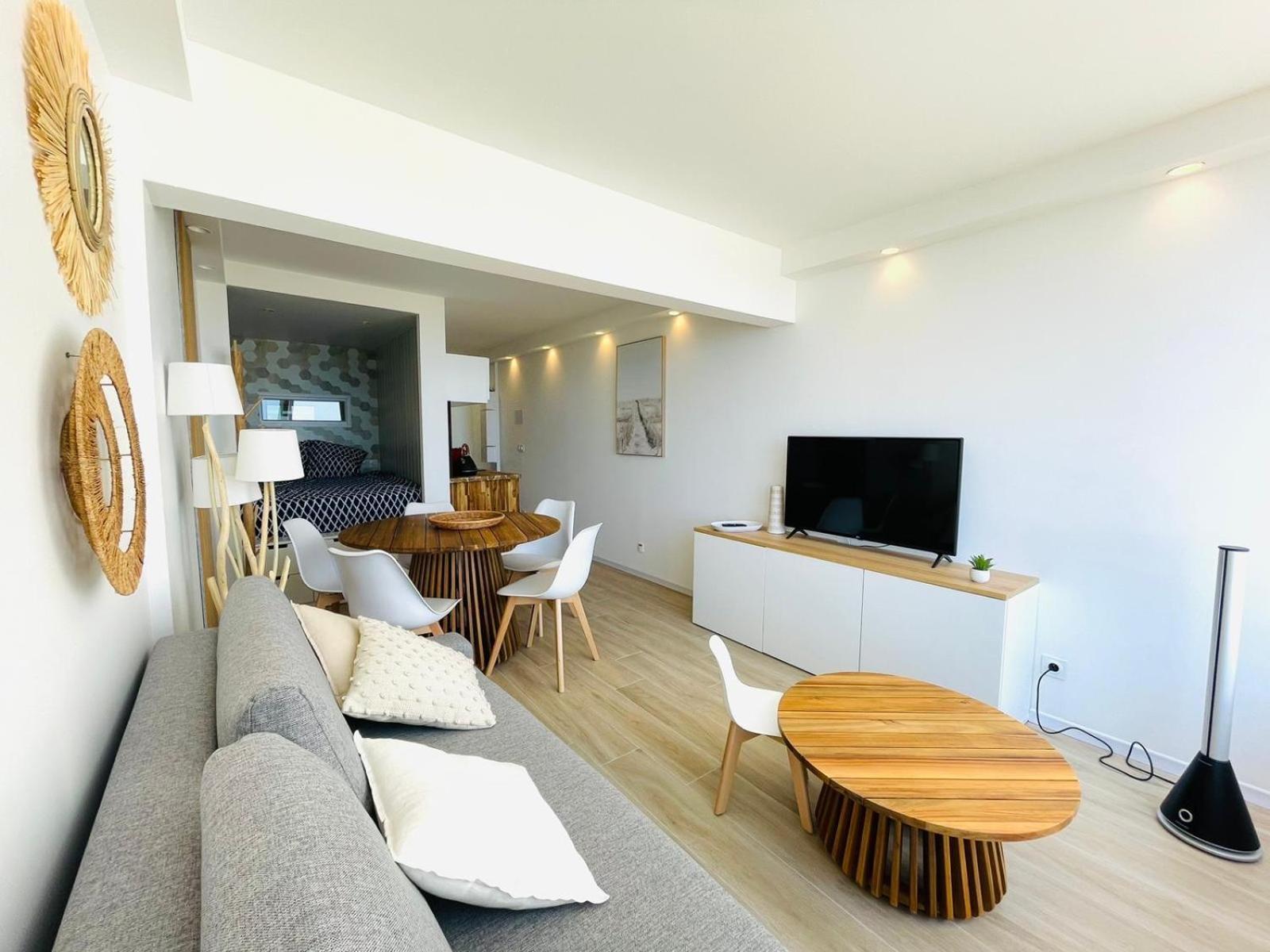 Front De Renove Apartment